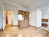 Klidný byt 2+kk po revitalizaci, 50 m2 s balkonem u metra B - Vysočanská