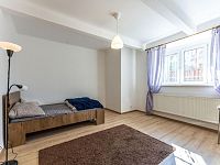 Pěkný světlý nezař. 1+kk/25m2, Praha 8 - metro Kobylisy/Palmovka