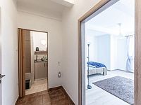 Pěkný světlý nezař. 1+kk/25m2, Praha 8 - metro Kobylisy/Palmovka - Foto 3