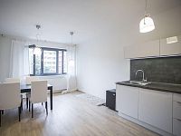 Krásný částečně zařízený 1+kk v komplexu Garden Towers