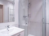 Krásný částečně zařízený 1+kk v komplexu Garden Towers - Foto 5