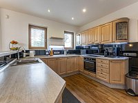 RD 350 m2 se zahradou 489 m2, Požárnická, Praha - Nebušice - Nebusice vila u kostela_12.JPG