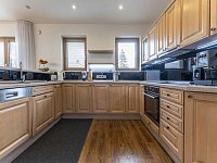 RD 350 m2 se zahradou 489 m2, Požárnická, Praha - Nebušice - Nebusice vila u kostela_13.JPG