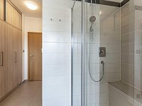 RD 350 m2 se zahradou 489 m2, Požárnická, Praha - Nebušice - Nebusice vila u kostela_25.JPG