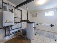 RD 350 m2 se zahradou 489 m2, Požárnická, Praha - Nebušice - Nebusice vila u kostela_35.JPG
