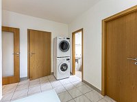 RD 350 m2 se zahradou 489 m2, Požárnická, Praha - Nebušice - Nebusice vila u kostela_4.JPG