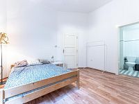 Klidný zařízený 2+kk v secesním domě do vnitrobloku, 45 m2, Karlín