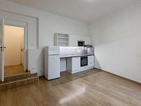 Pronájem nezařízeného bytu 1+kk, 29 m2, Praha 1
