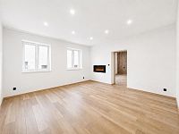 Prodej bytu 3+kk, 91 m2 a dílny 17 m2, Nová Bystřice u Jindřichova Hradce - Obyvaci pokoj 3.png