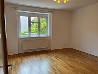 Pěkný světlý nezař. 1+kk/34m2, Praha 8 - metro Kobylisy/Palmovka - foto bez vybavení (3)