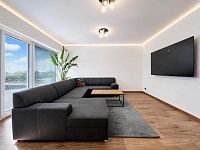 Prodej stylového bytu 4+kk 80m2 s terasou 28m2 v novostavbě s bazénem a zahradou 185 m² - Pricna_Vcelna17