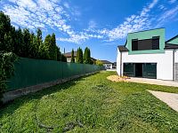 Prodej stylového bytu 4+kk 80m2 s terasou 28m2 v novostavbě s bazénem a zahradou 185 m² - Pricna_Vcelna24