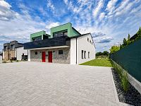 Prodej stylového bytu 4+kk 80m2 s terasou 28m2 v novostavbě s bazénem a zahradou 185 m² - Pricna_Vcelna4