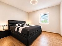 Prodej stylového bytu 4+kk 80m2 s terasou 28m2 v novostavbě s bazénem a zahradou 185 m² - Pricna_Vcelna9