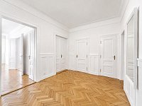 Stylové bydlení na Vinohradech s výhledem na Prahu, balkonem a možností parkování - Dykova 31_12