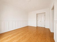 Stylové bydlení na Vinohradech s výhledem na Prahu, balkonem a možností parkování - Dykova 31_16