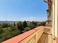 Stylové bydlení na Vinohradech s výhledem na Prahu, balkonem a možností parkování - Dykova 31_3