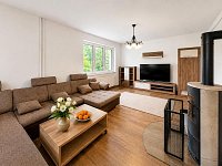 Prodej rodinného domu 234 m² s bazénem, pozemek 793 m²  Nalžovice u Sedlčan - RD Nalzovice_44_38