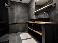 Prodej stylového bytu 4+kk 80m2 na Včelné s terasou 28m2 v novostavbě s bazénem a zahradou 185 m and sup - Pricna_Vcelna12