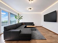 Prodej stylového bytu 4+kk 80m2 na Včelné s terasou 28m2 v novostavbě s bazénem a zahradou 185 m and sup - Pricna_Vcelna17