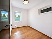 Prodej stylového bytu 4+kk 80m2 na Včelné s terasou 28m2 v novostavbě s bazénem a zahradou 185 m and sup - Pricna_Vcelna7