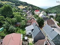 Rodinný dům 5+kk ( 252 m2) se zahradou (804 m2) v obci Mikulov, ul. Farní 11. - dji_fly_20240627_104132_544_1719477945492_photo.jpg