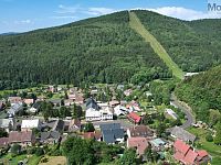 Rodinný dům 5+kk ( 252 m2) se zahradou (804 m2) v obci Mikulov, ul. Farní 11. - dji_fly_20240627_104238_547_1719477934833_photo.jpg