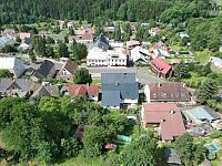 Rodinný dům 5+kk ( 252 m2) se zahradou (804 m2) v obci Mikulov, ul. Farní 11. - dji_fly_20240627_104256_548_1719477932678_photo.jpg