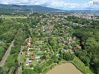 Chata, 15 m2, stojící na pozemku 620 m2, V obci Teplice. - dji_fly_20240728_134326_631_1722167136080_photo.jpg