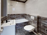 K pronájmu bytová jednotka 1+1 37 m2, Hornická 202, Meziboří. - Byt-11-37-m2-Bathroom.jpg