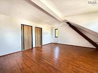 Pronájem, podkrovní byt 3+kk, 66 m2, Osek, ul. Tovární - Foto 6