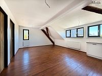 Pronájem, podkrovní byt 3+kk, 66 m2, Osek, ul. Tovární - Foto 8