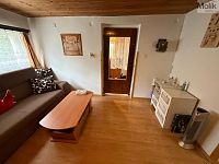 Chata s bazénem, obec Křesín, kat. území Levousy - Foto 6