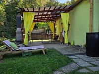 Chata s bazénem, obec Křesín, kat. území Levousy - Foto 22