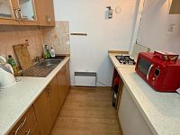 Chata s bazénem, obec Křesín, kat. území Levousy