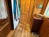 Chata s bazénem, obec Křesín, kat. území Levousy - Foto 8