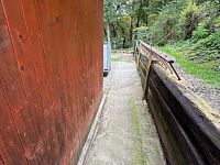 Chata s bazénem, obec Křesín, kat. území Levousy - Foto 13