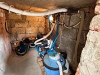 Chata s bazénem, obec Křesín, kat. území Levousy - Foto 14