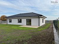 Prodej nízkoenergetického rodinného domu 4kk se šatnou a zahradou, Pesvice, okres Chomutov, 886 m2