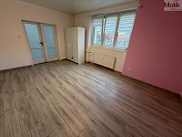 Byt 3+1 s francouzským oknem, ul. P. Jilemnického - Foto 5