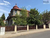 Prodej rodinného domu s dvěma bytovými jednotkami, s garáží a zahrádkou, ul. Fügnerova, Bílina,315m2