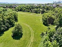 Stavební pozemky, zemědělská usedlost a louky v Dubí Běhánkách, v ulici Dlouhá - DJI_20260525141019_0122_Da.jpg