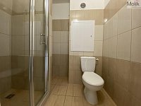 Pronájem bytu 2+kk, 40,15 m2, ul. Jaroslava Haška, Most - Koupelna s toaletou