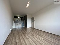 Pronájem bytu 2+kk, 40,15 m2, ul. Jaroslava Haška, Most - Obývací pokoj s kuchyňským koutem