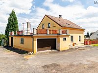 Prodej rodinného domu se dvěma bytovými jednotkami a zahradou v Dubí - Drahůnky - DSC01229.jpg