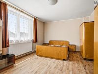 Prodej rodinného domu se dvěma bytovými jednotkami a zahradou v Dubí - Drahůnky - DSC01278.jpg