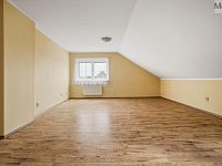 Prodej rodinného domu se dvěma bytovými jednotkami a zahradou v Dubí - Drahůnky - DSC01338.jpg
