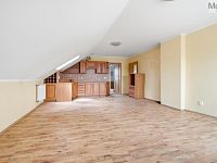 Prodej rodinného domu se dvěma bytovými jednotkami a zahradou v Dubí - Drahůnky - DSC01348.jpg