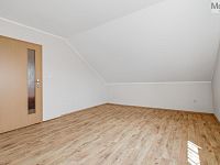 Prodej rodinného domu se dvěma bytovými jednotkami a zahradou v Dubí - Drahůnky - DSC01383.jpg