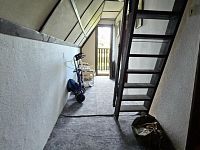 Prodej chaty na polosamotě v obci Tis u Blatna, balkon, krásná příroda - 20260717_095314